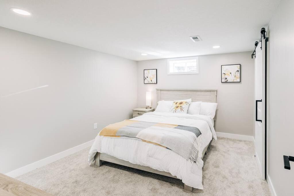 Beautiful Luxury Home Freshly Renovated With Big Yard, Seating & Grill Pad Cottage Grove Exterior foto