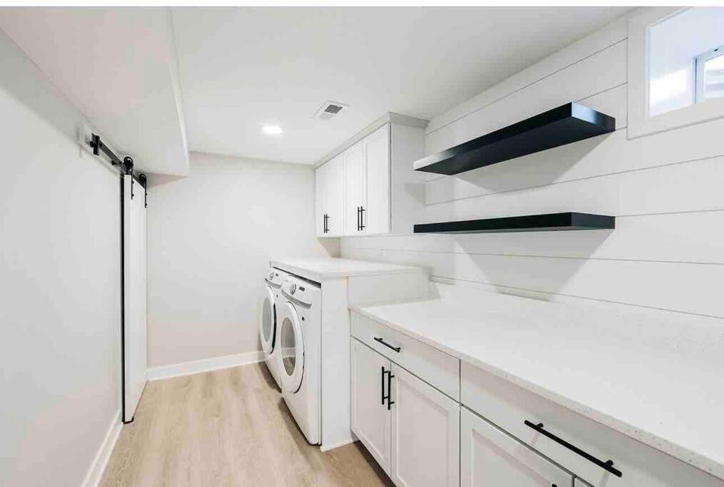 Beautiful Luxury Home Freshly Renovated With Big Yard, Seating & Grill Pad Cottage Grove Exterior foto