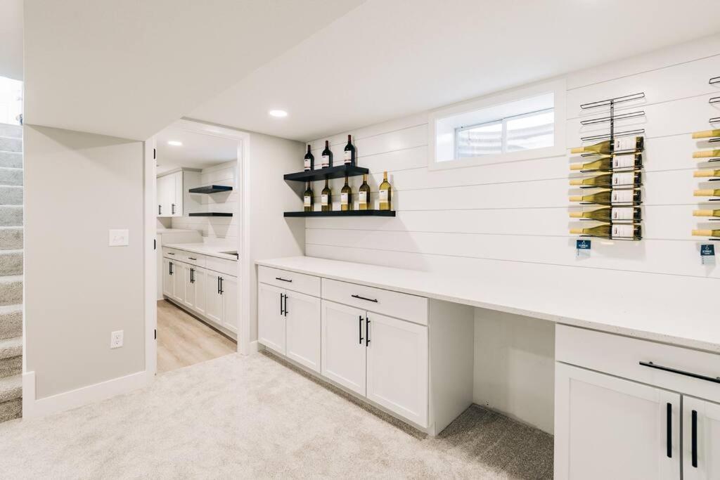 Beautiful Luxury Home Freshly Renovated With Big Yard, Seating & Grill Pad Cottage Grove Exterior foto